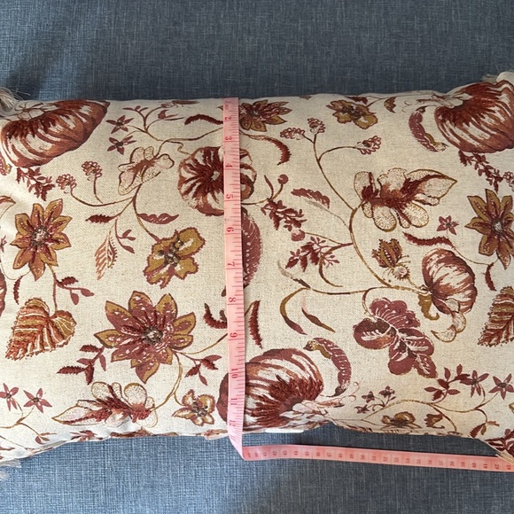 🍁Decorative Fall Lumbar Pillow 🍂 - Picture 9 of 11